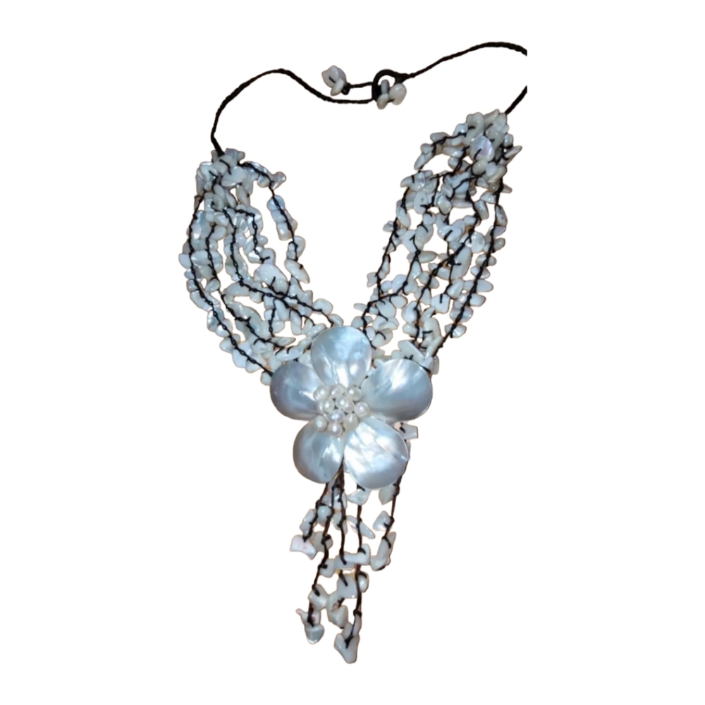 Statment necklace,  Hand made with mother pearl ,white color. Size 18 inches.